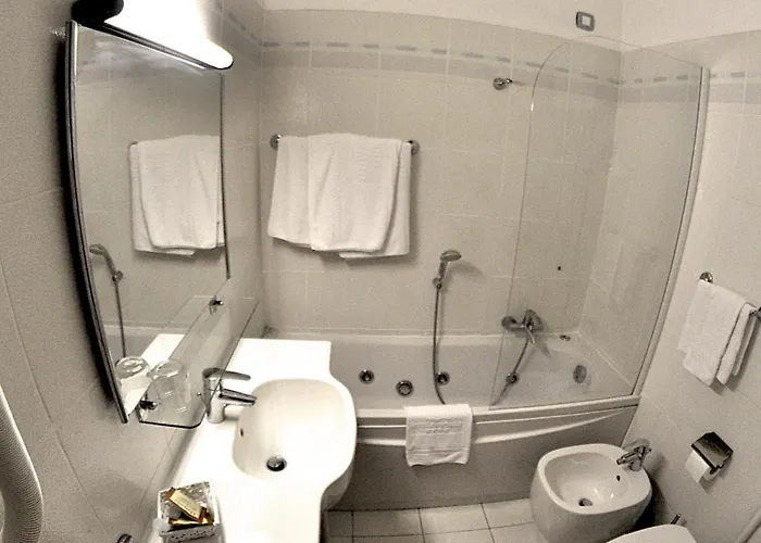 Hotel Cristallo Varraze