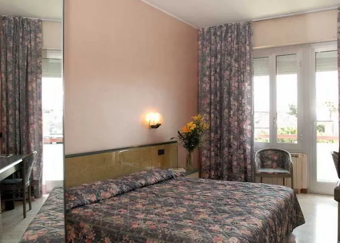 Hotel Cristallo Varraze