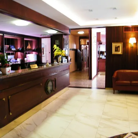 فندق Cristallo 4*