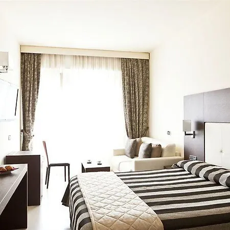 Cristallo Hotell 4*
