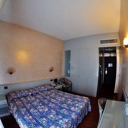 Cristallo Hotell 4*